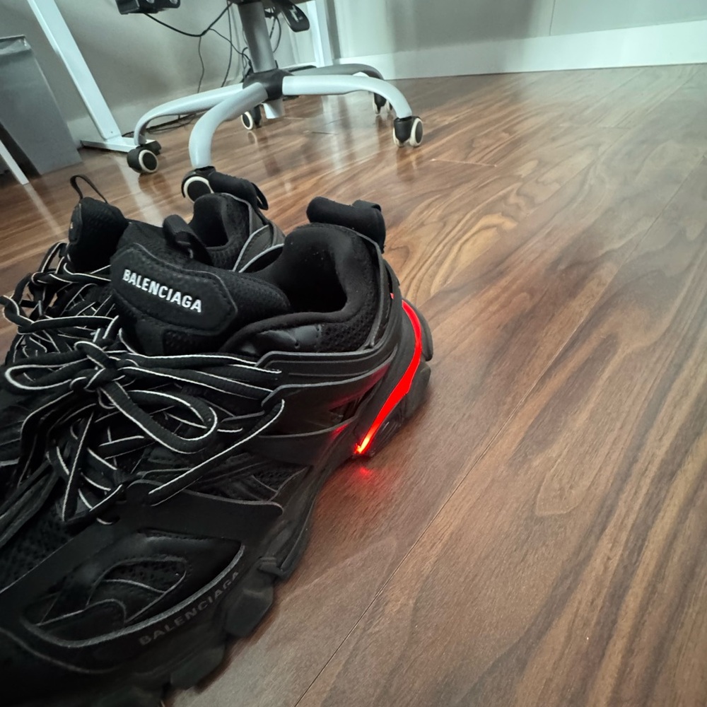 Balenciaga Black Sneakers - Picture 2 of 5